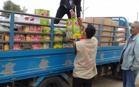 جمعية بكرا أحلى توزع مواد غذائية 