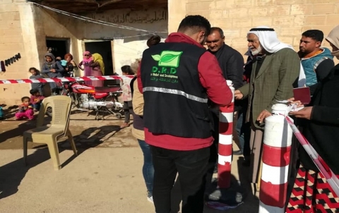 توزيع مساعدات غذائية