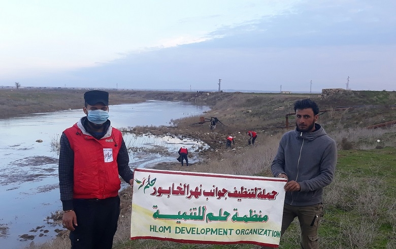 حملة تطوعية لتنظيف جوانب نهر الخابور